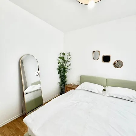 Green Terrace 8 * Tirana